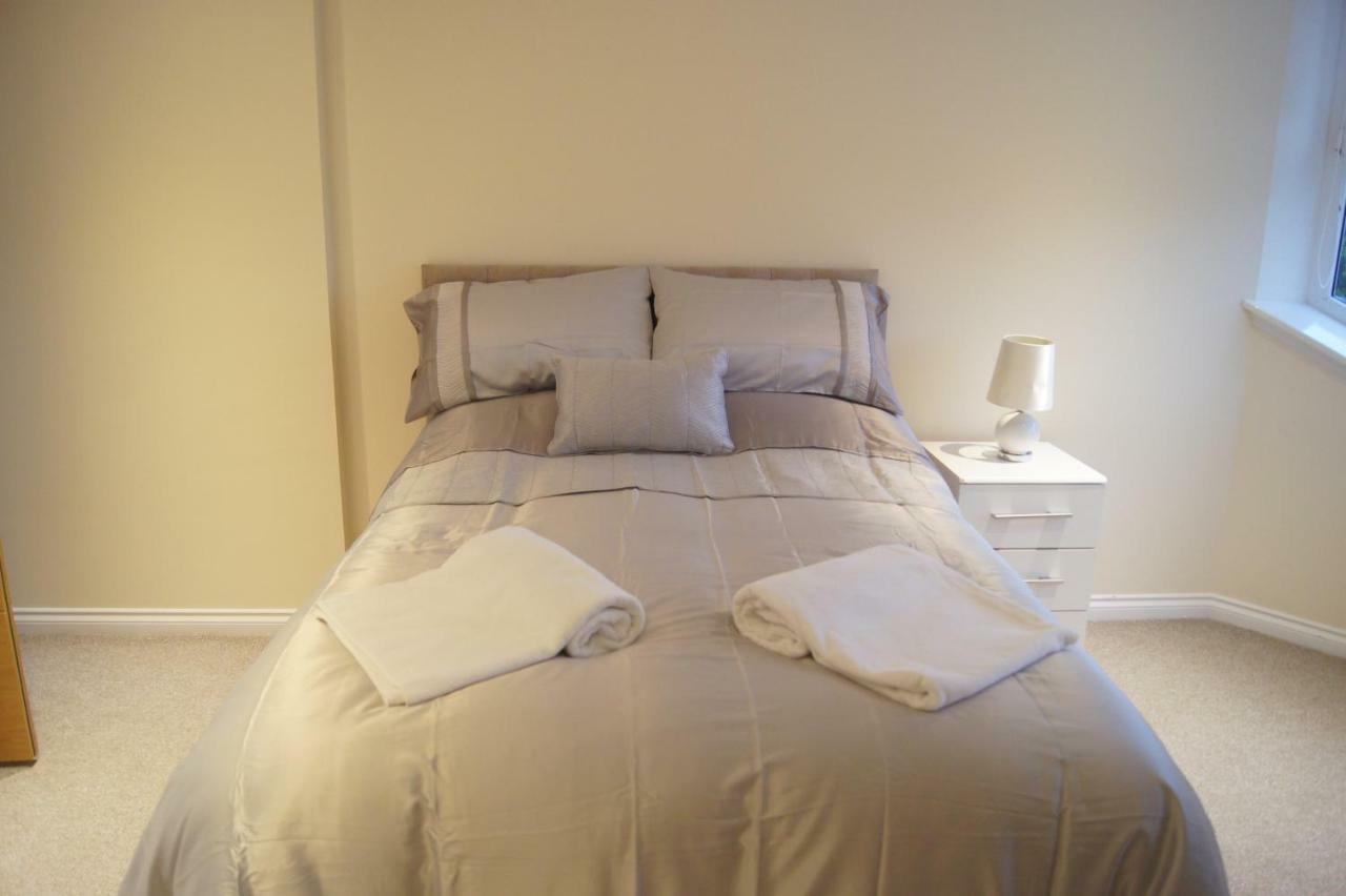 Modern, Cosy Apartment In Bearsden With Private Parking กลาสโกว์ ภายนอก รูปภาพ