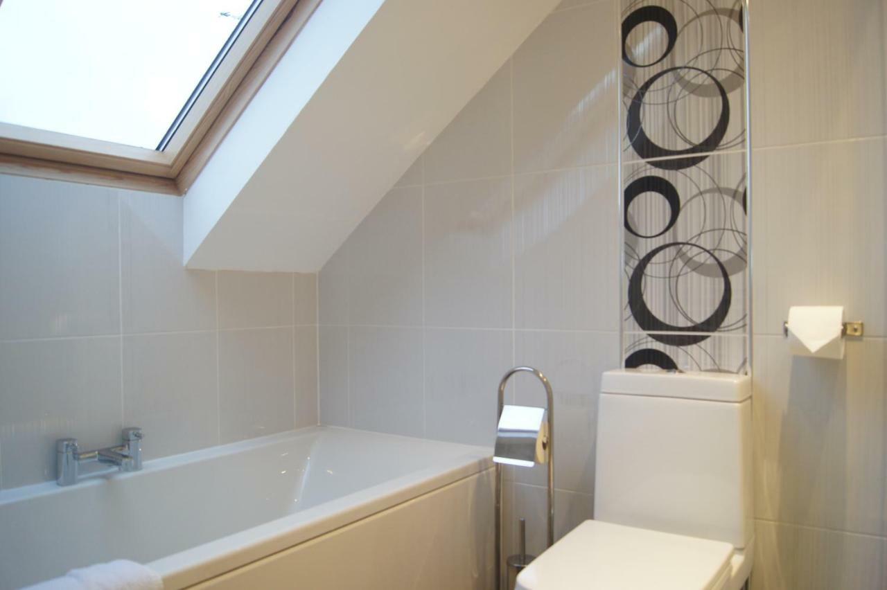 Modern, Cosy Apartment In Bearsden With Private Parking กลาสโกว์ ภายนอก รูปภาพ
