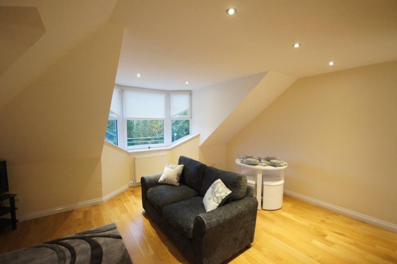 Modern, Cosy Apartment In Bearsden With Private Parking กลาสโกว์ ภายนอก รูปภาพ