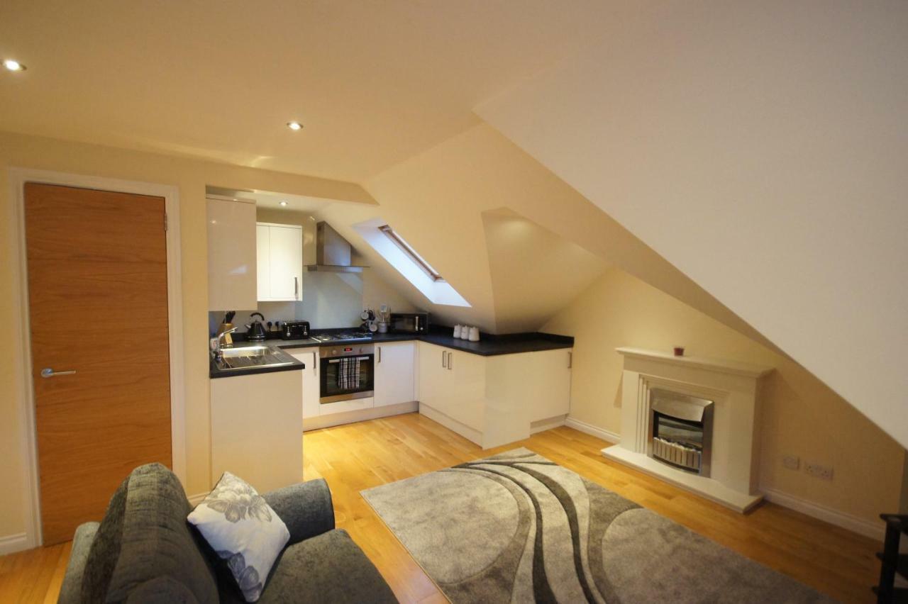 Modern, Cosy Apartment In Bearsden With Private Parking กลาสโกว์ ภายนอก รูปภาพ